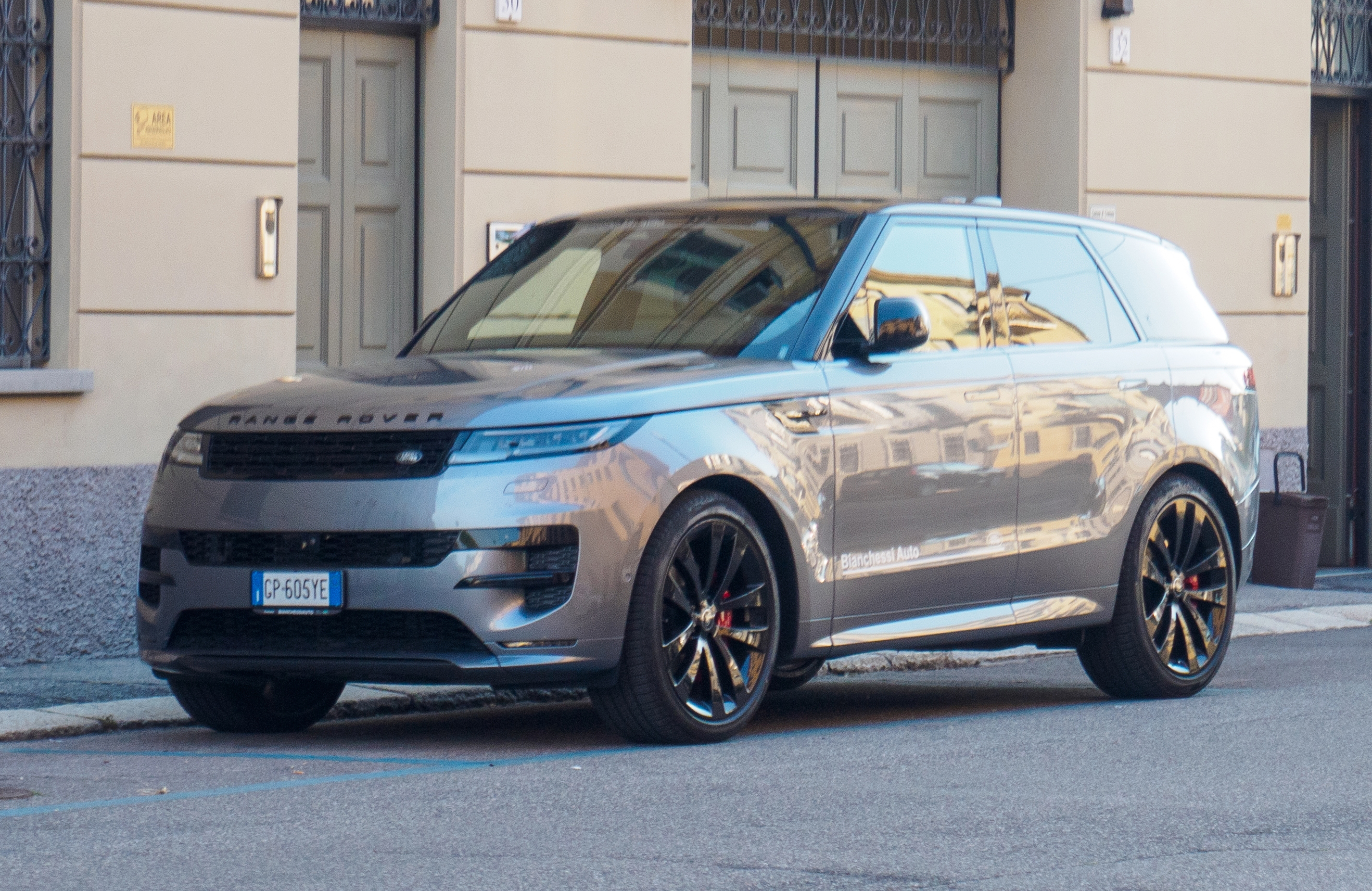 range rover sport.jpg